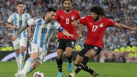 Argentina consegue virada épica sobre o Egito e reforça candidatura ao bicampeonato mundial
